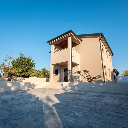 Family Alves With Pool And Grill In Porec Villa Frata