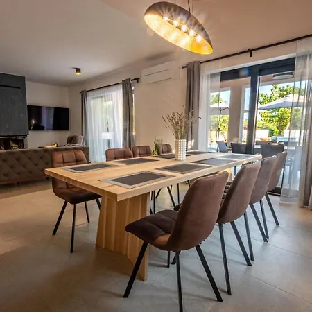 Villa Family Alves With Pool And Grill In Porec
