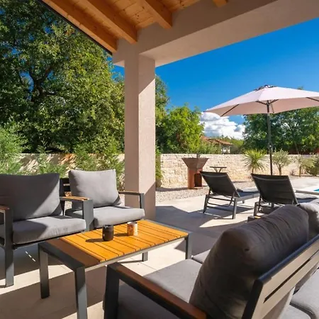 Family Alves With Pool And Grill In Porec *