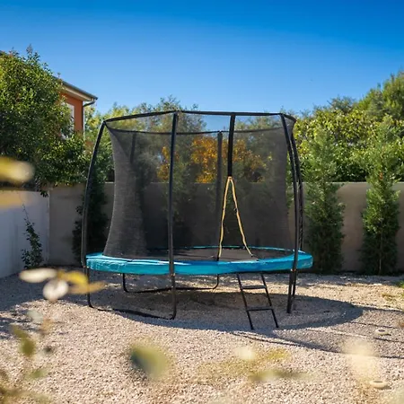 Willa Family Alves With Pool And Grill In Porec Peroj
