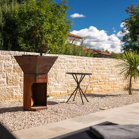 Family Alves With Pool And Grill In Porec